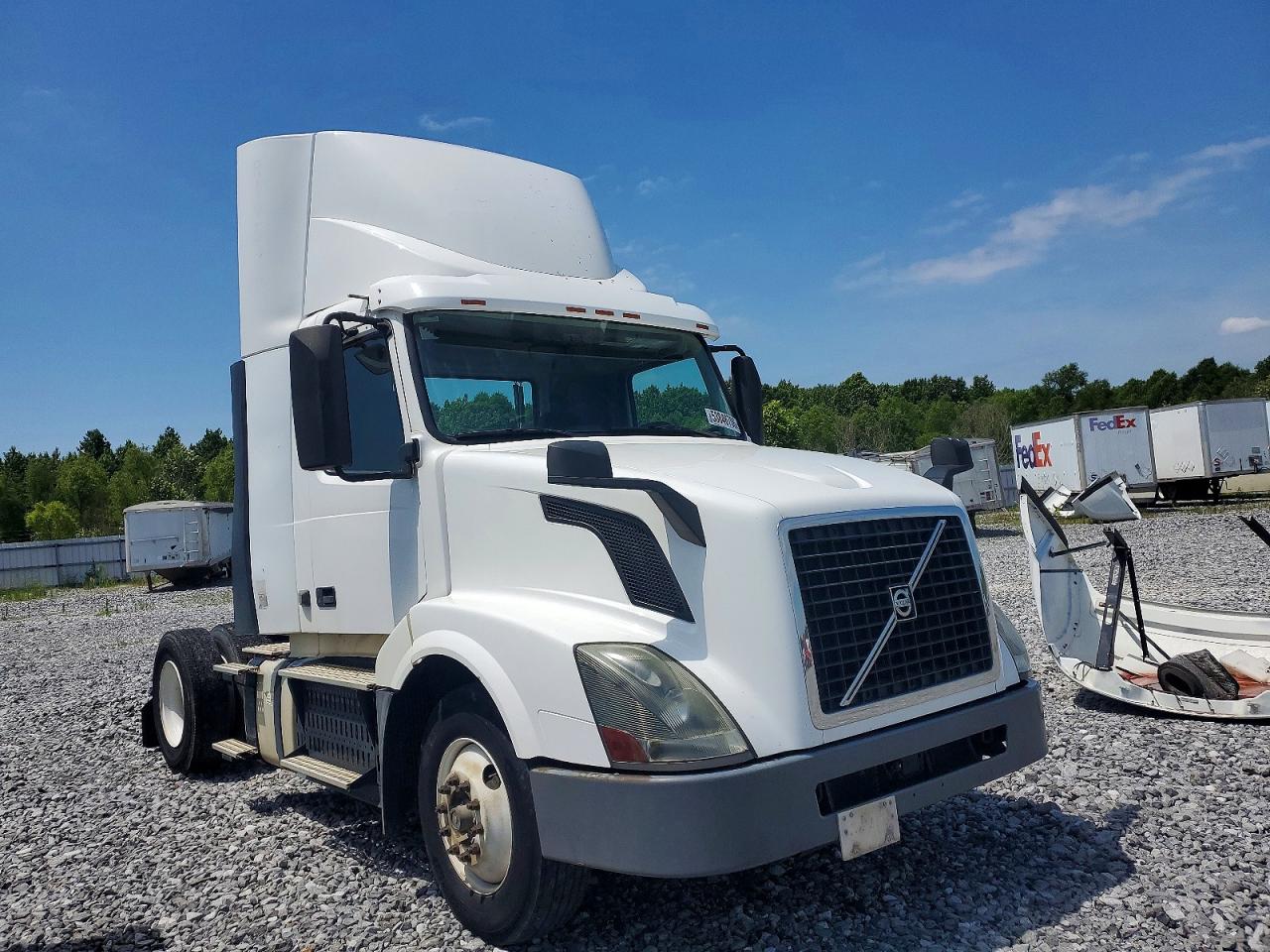 Salvage Volvo Vn Image