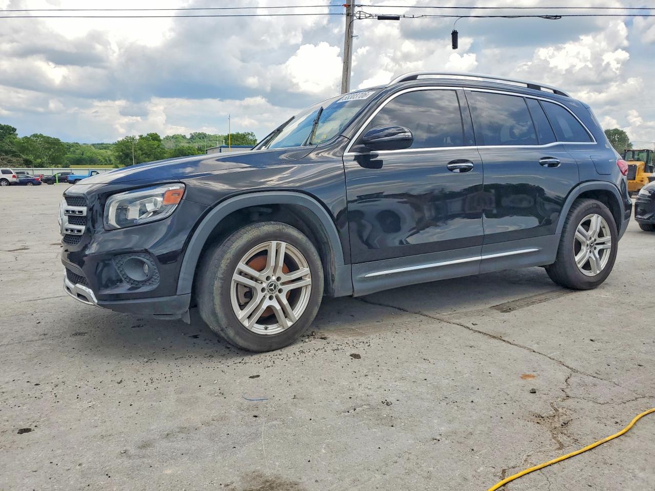 Salvage Mercedes-Benz GLB Image
