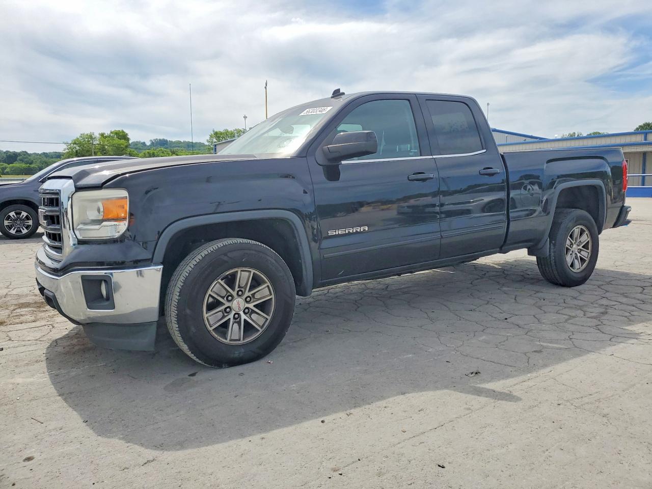 Salvage GMC Sierra Image
