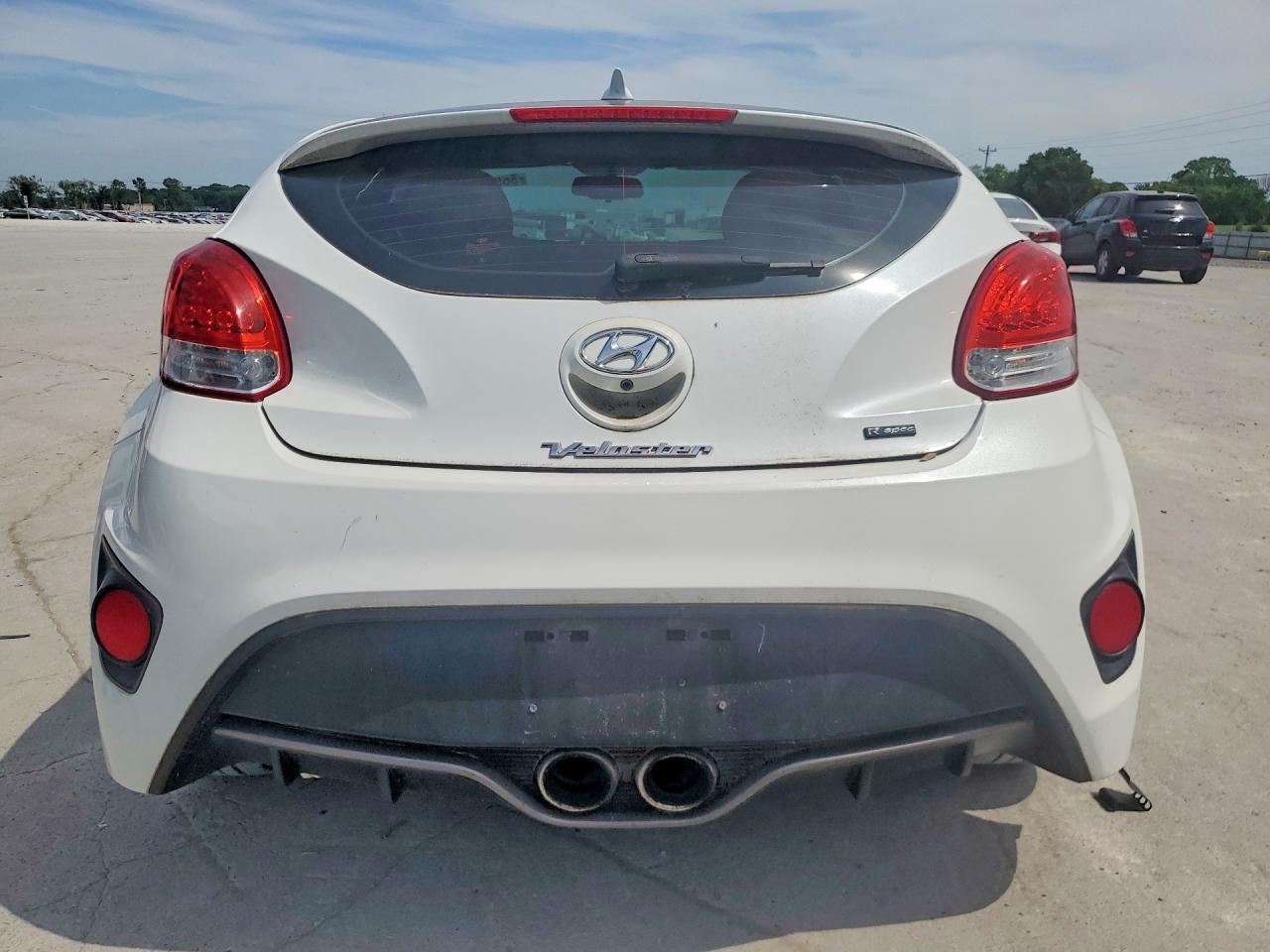 Hyundai VELOSTER Turbo