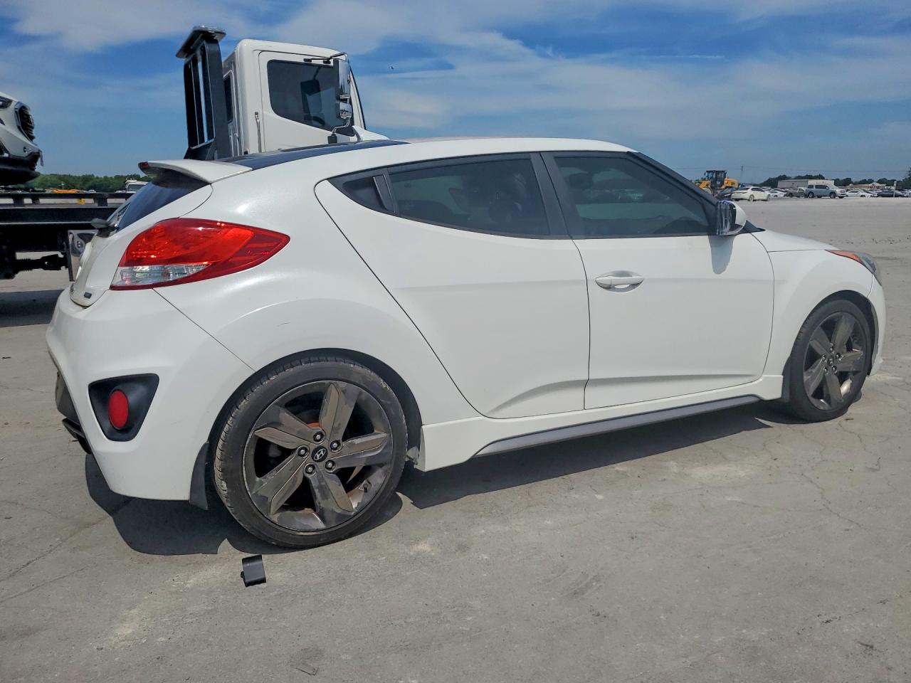 Hyundai VELOSTER Turbo