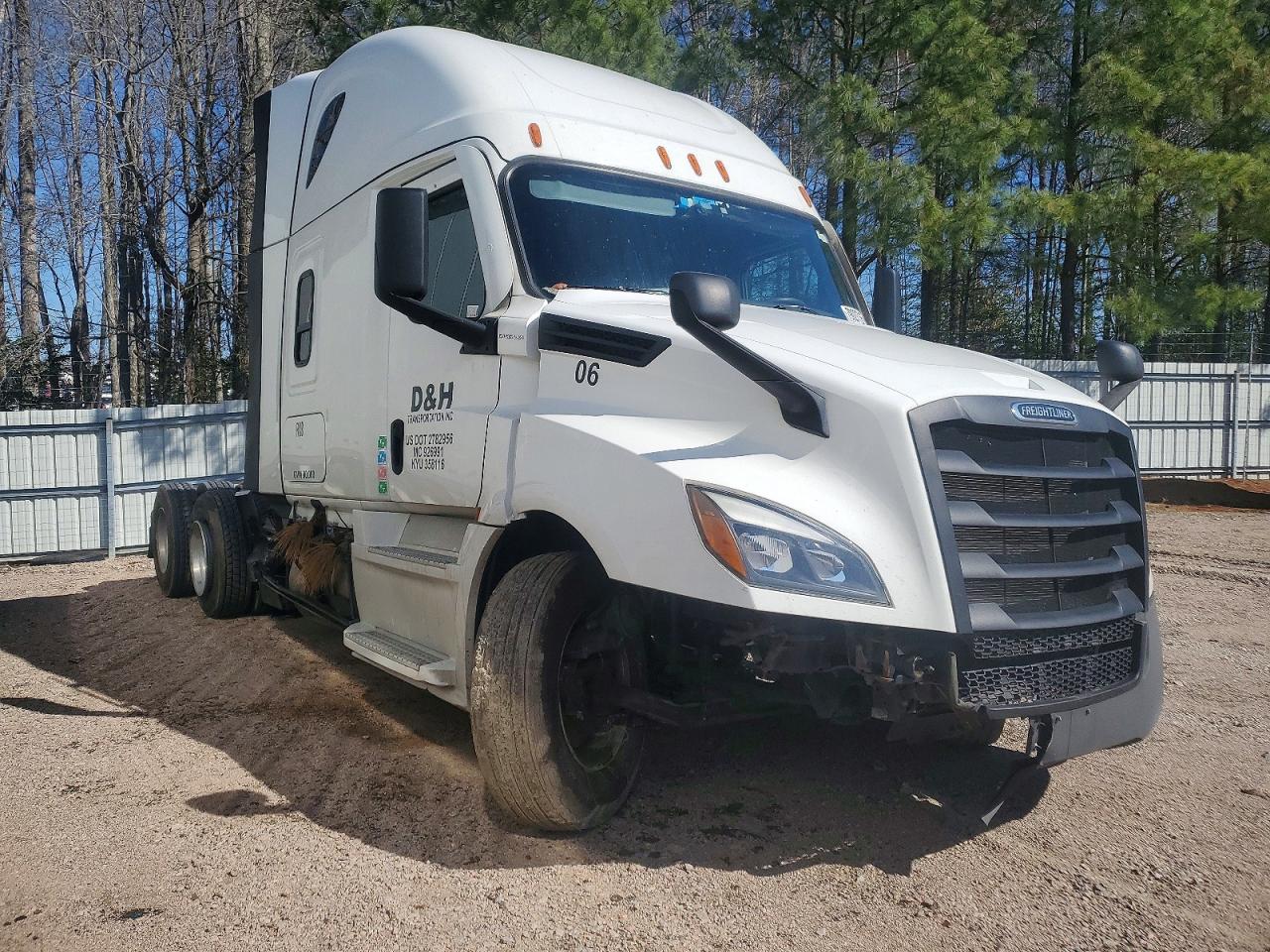 Salvage Freightliner Cascadia 1 Image