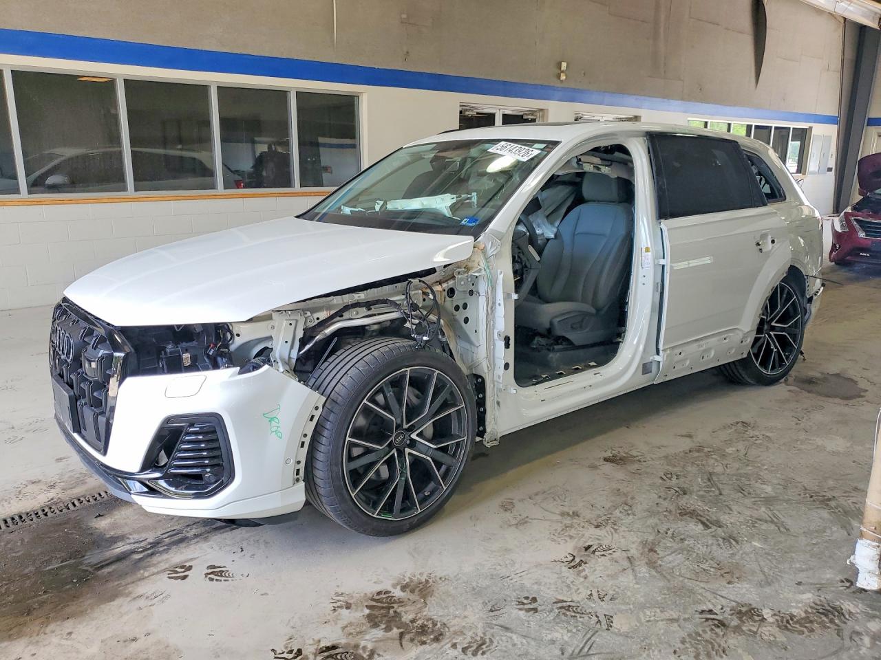 Salvage Audi Q7 Image