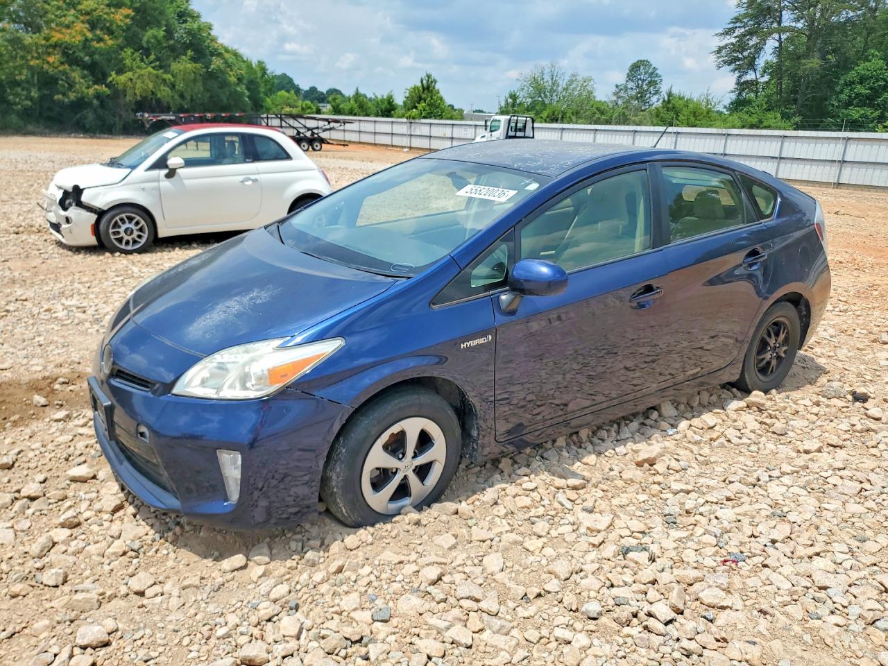 Salvage Toyota Prius Image