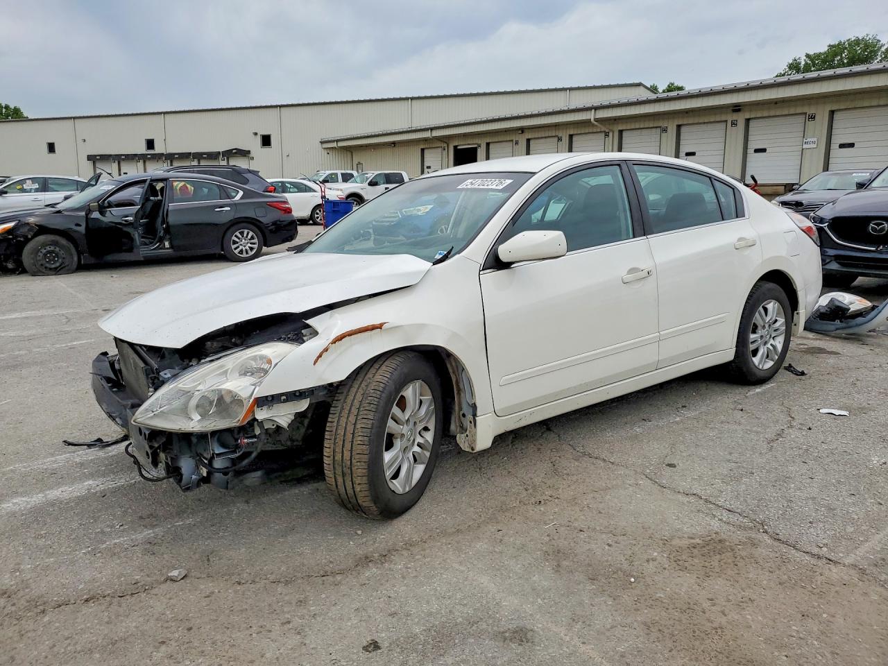 Salvage Nissan Altima Image