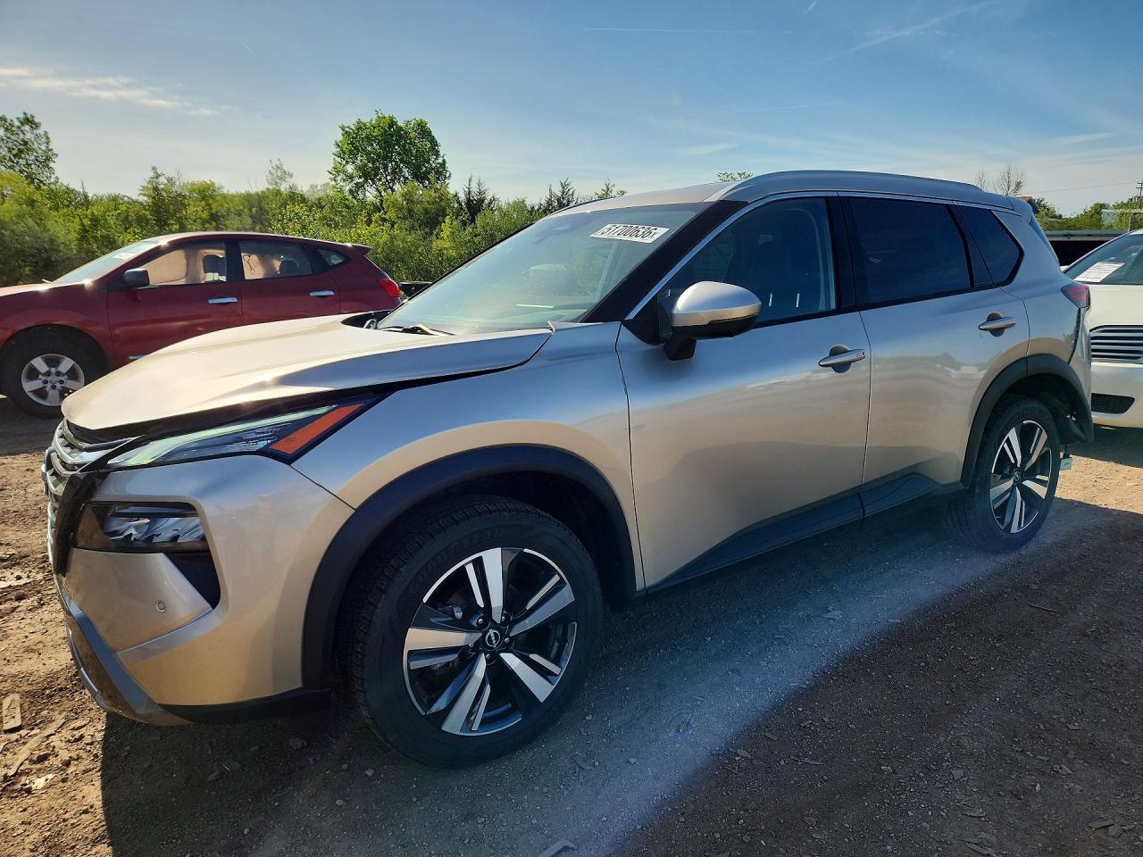 Salvage Nissan Rogue Image