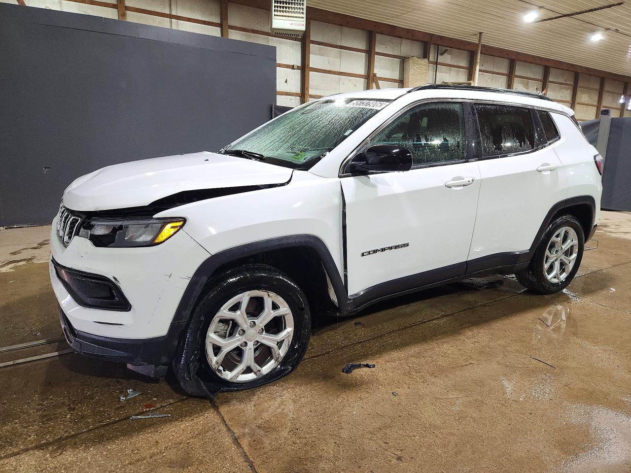 Salvage Jeep Compass Image