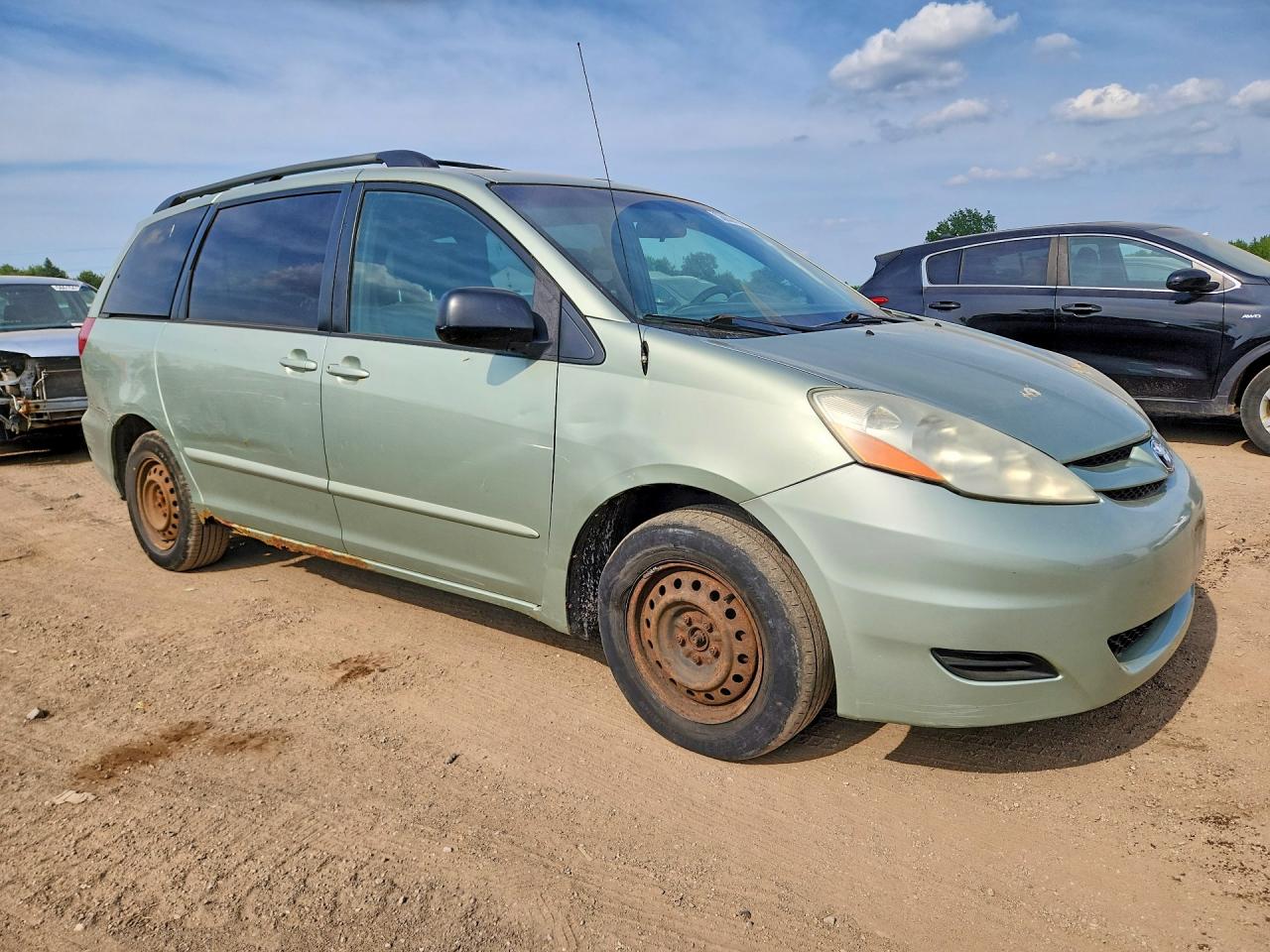 Toyota Sienna Le 7 Passenger