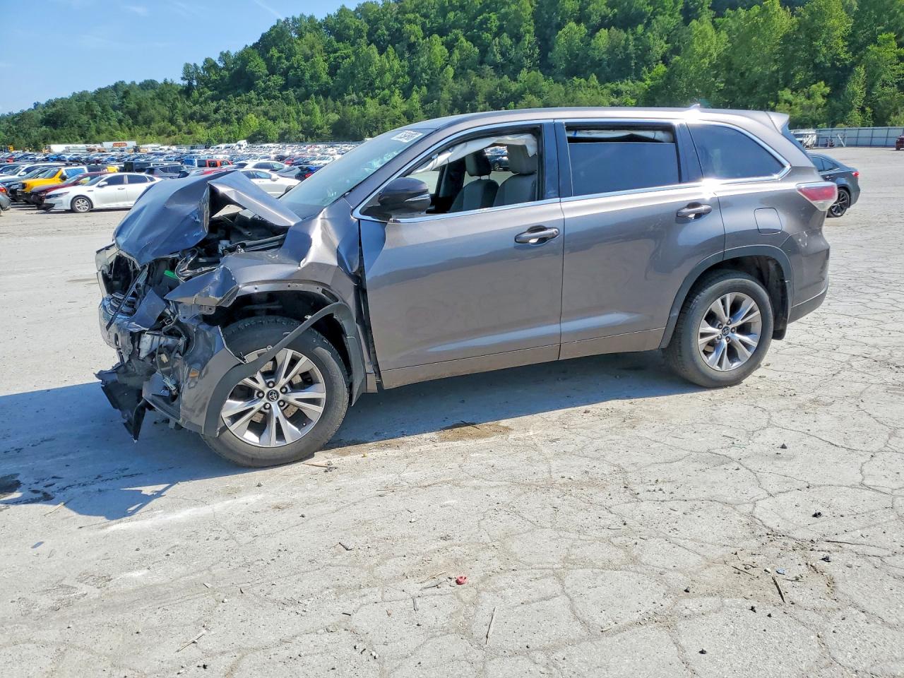Salvage Toyota Highlander Image
