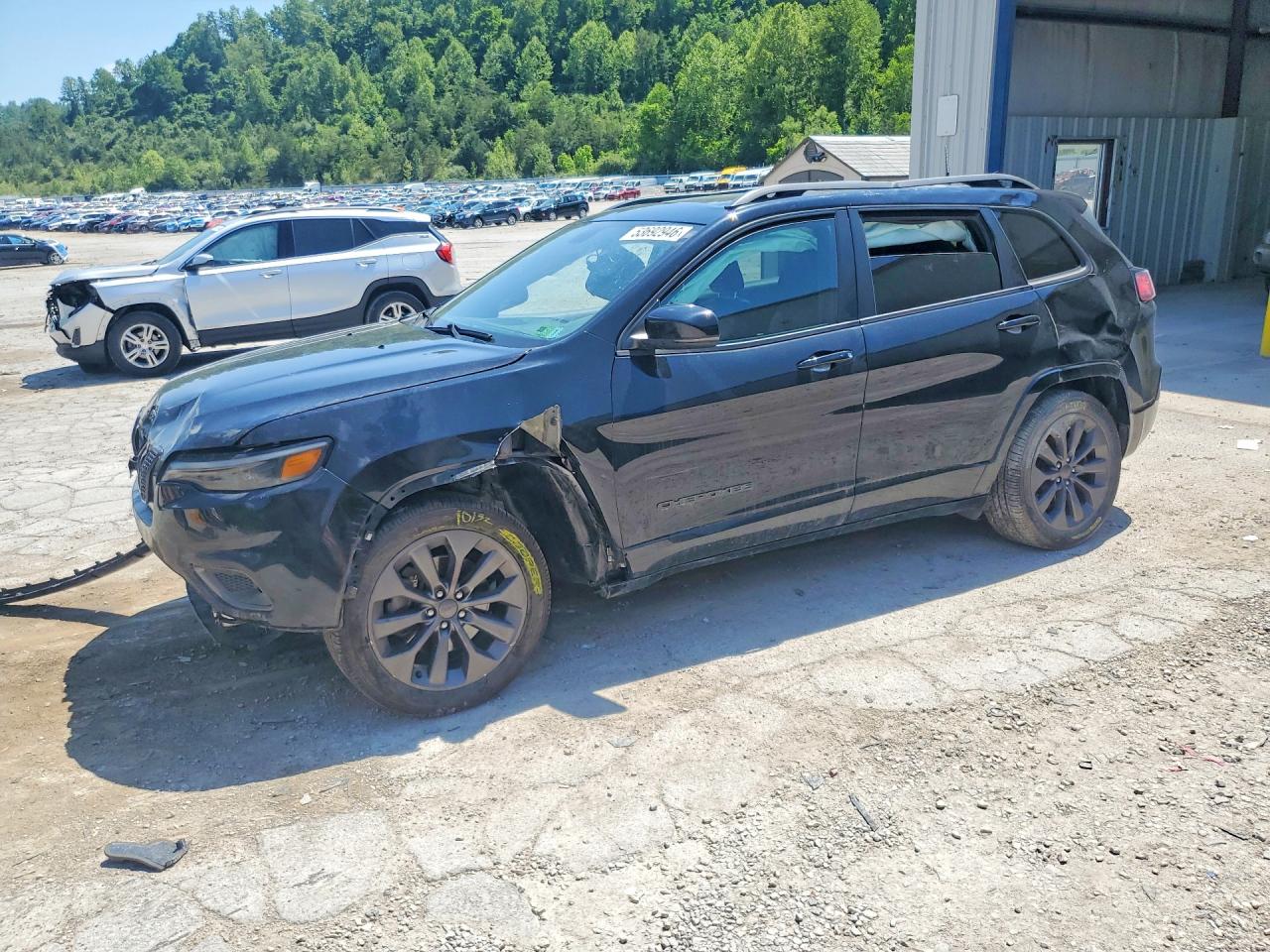 Salvage Jeep Cherokee Image