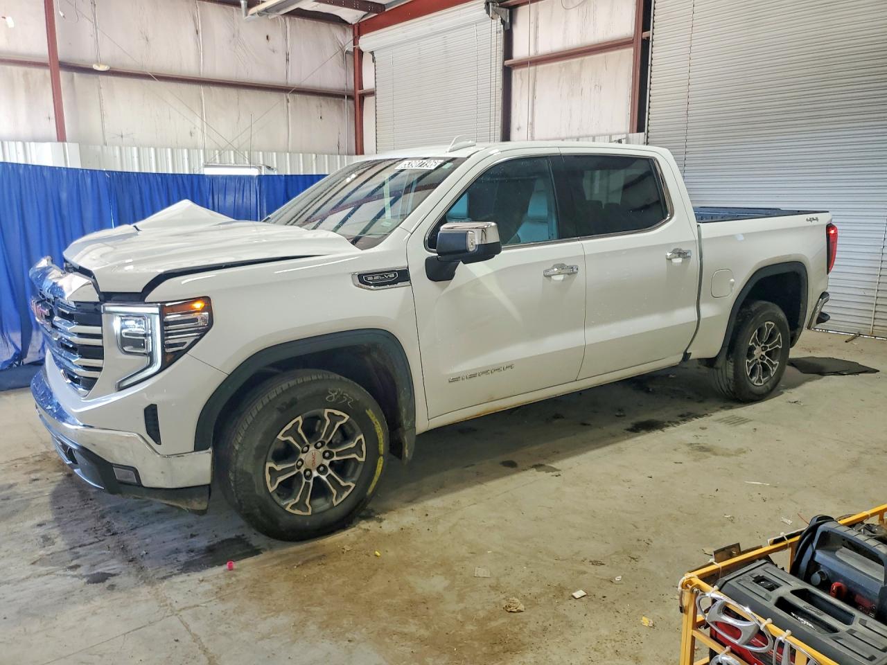 Salvage GMC Sierra Image