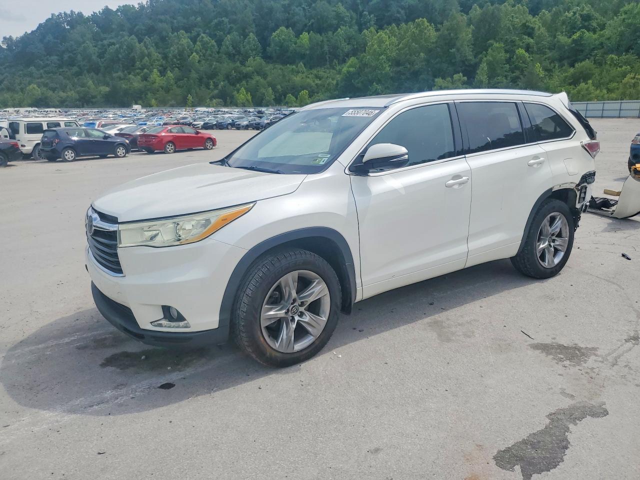 Salvage Toyota Highlander Image
