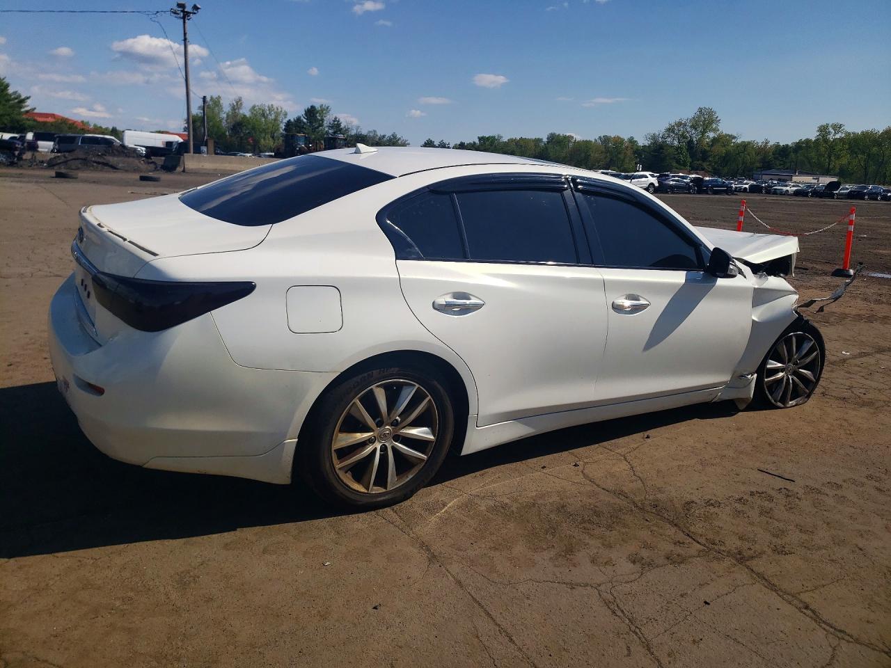 INFINITI Q50 Premium