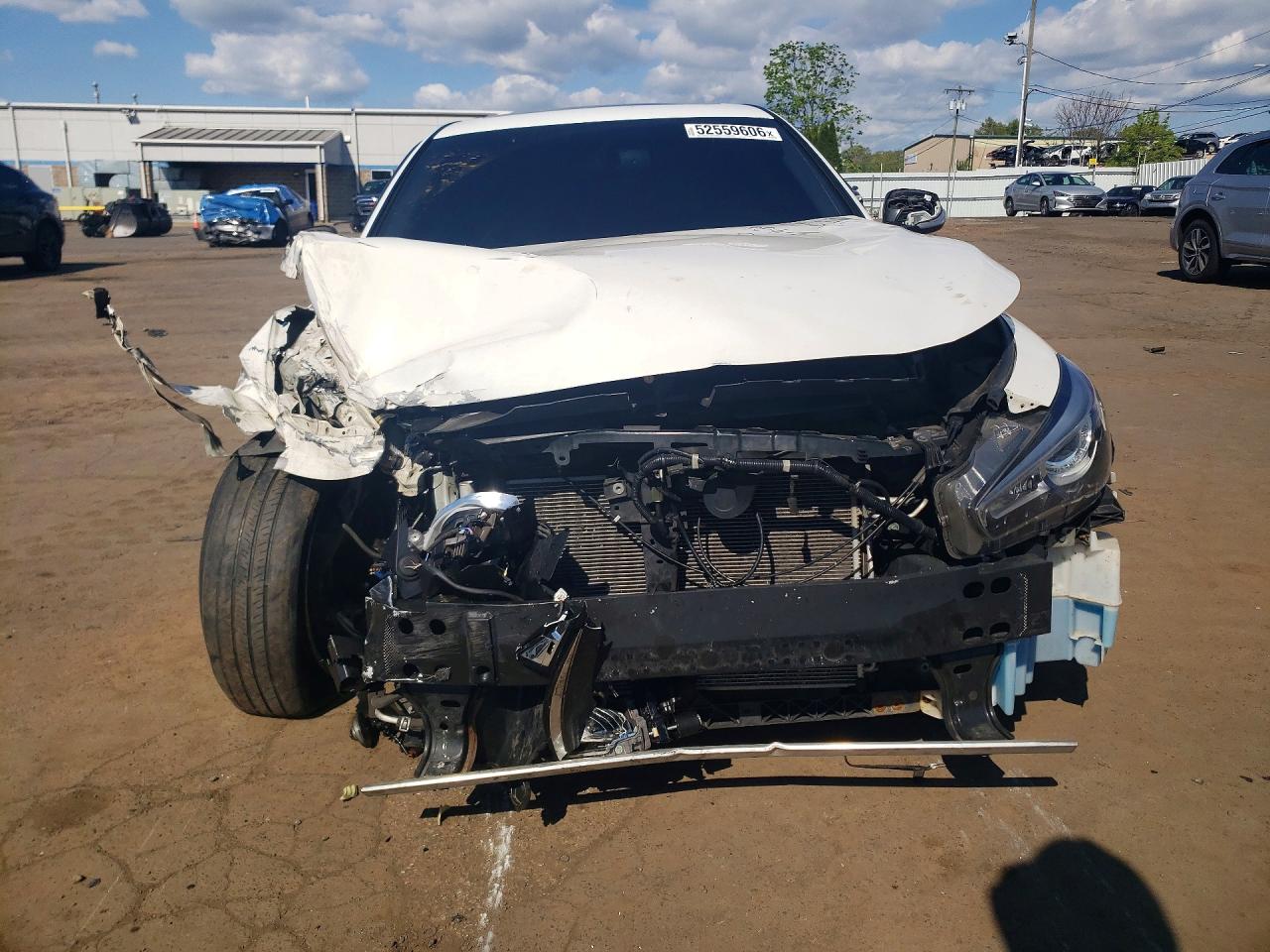 INFINITI Q50 Premium