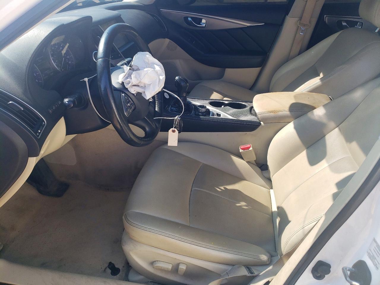 INFINITI Q50 Premium