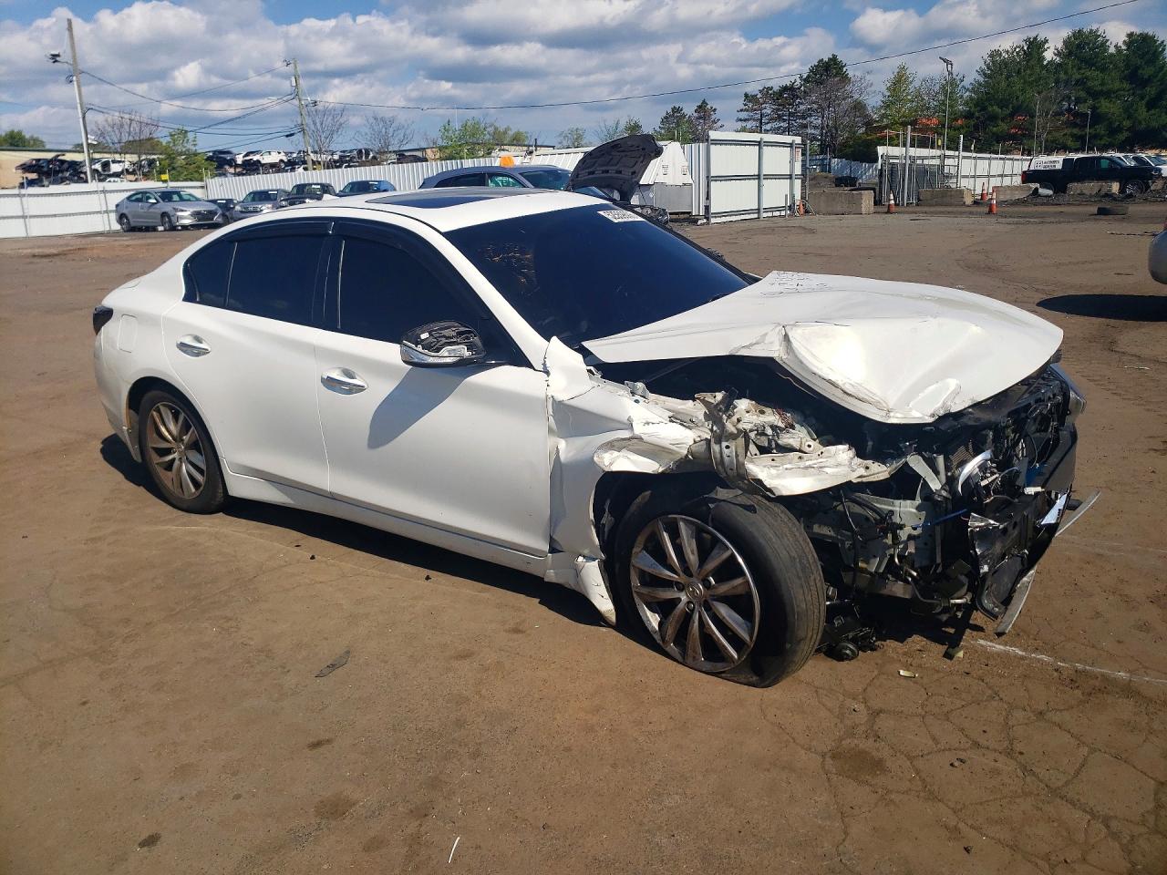 INFINITI Q50 Premium