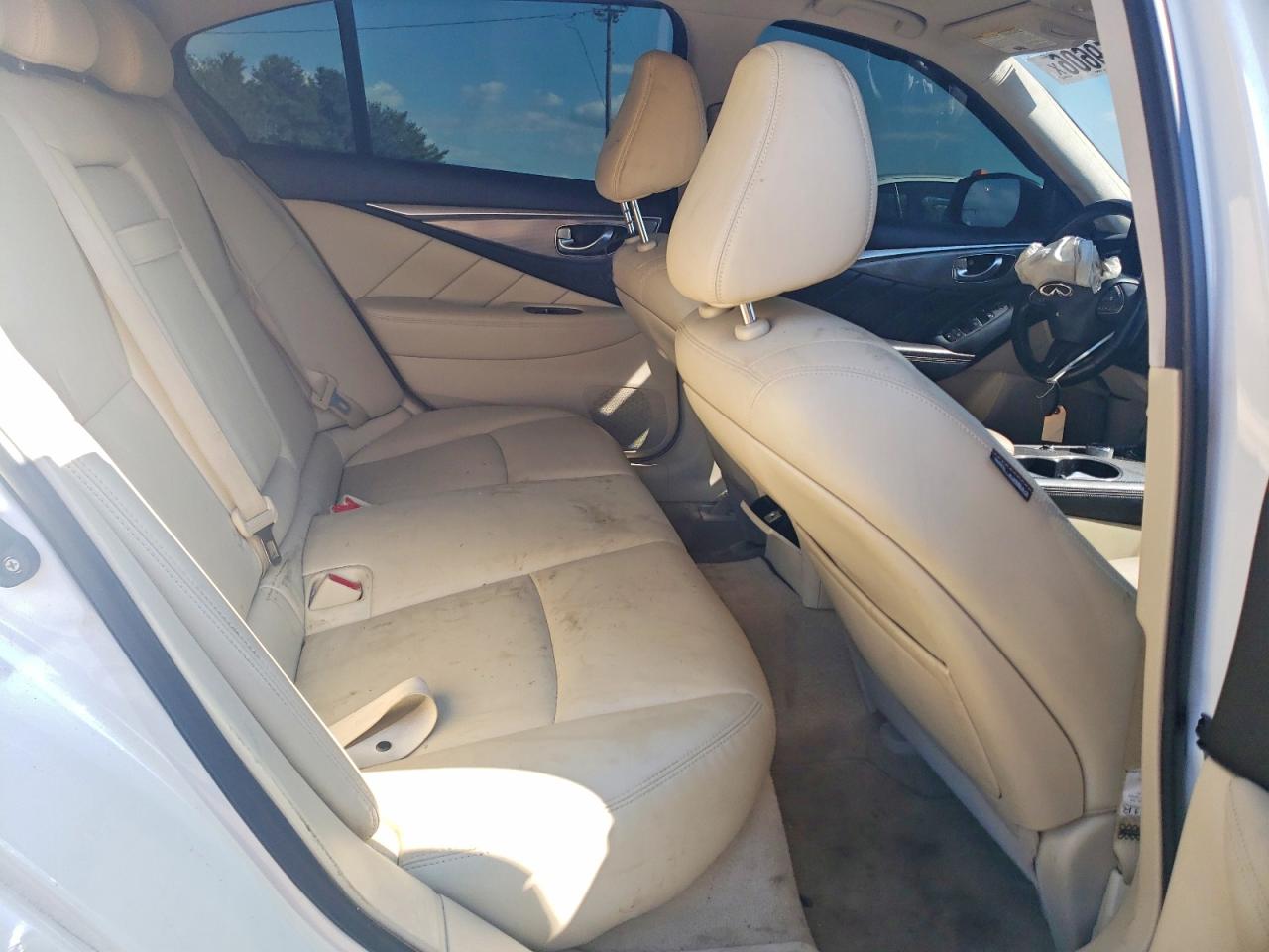 INFINITI Q50 Premium