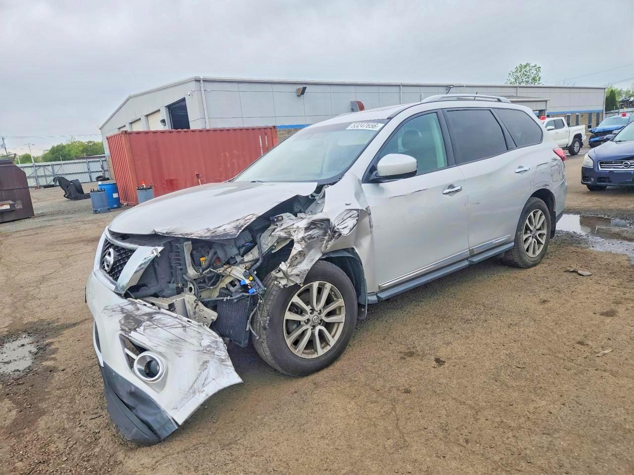 Salvage Nissan Pathfinder Image