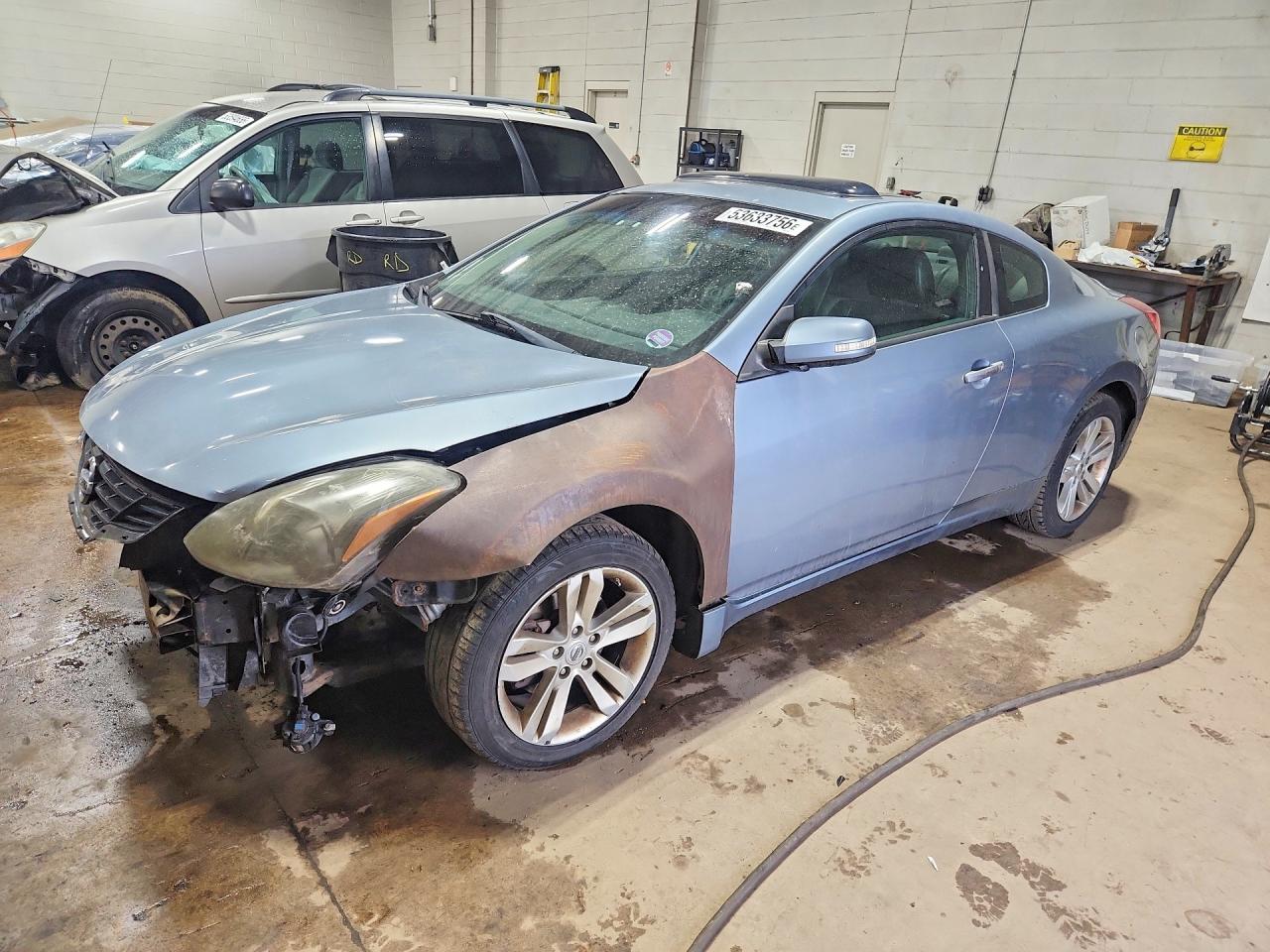 Salvage Nissan Altima Image