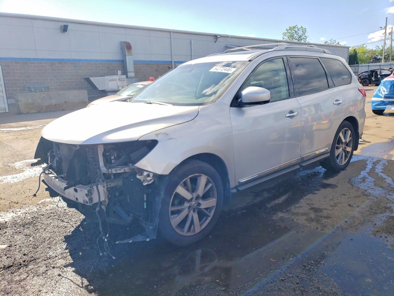 Salvage Nissan Pathfinder Image