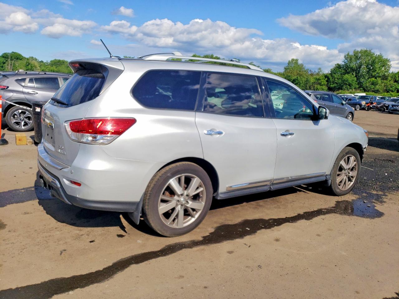 Nissan Pathfinder S