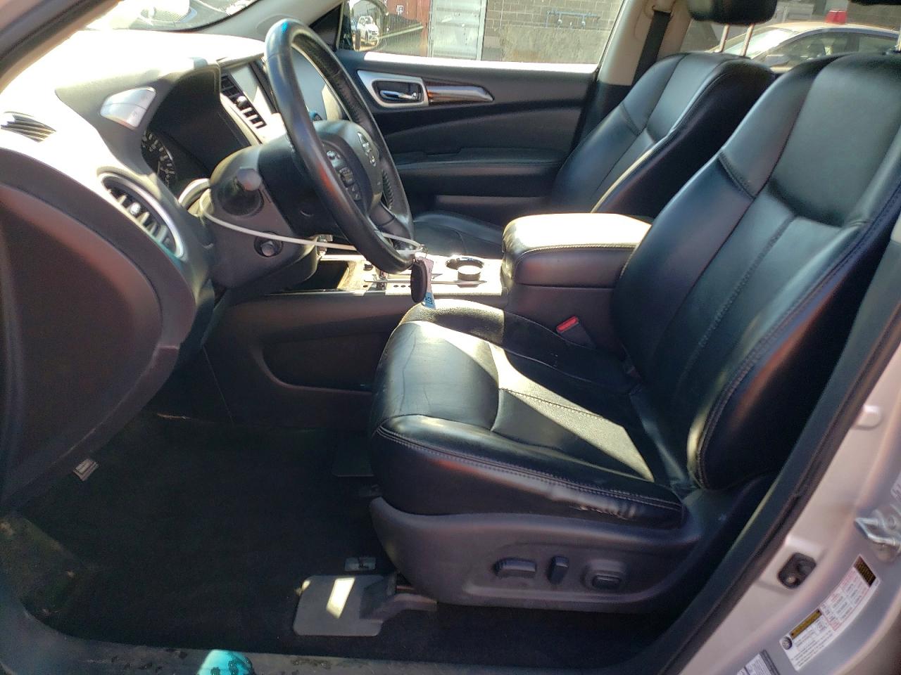 Nissan Pathfinder S