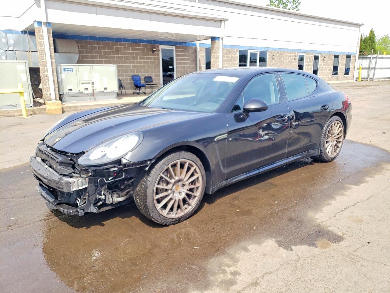 Salvage Porsche Panamera Image
