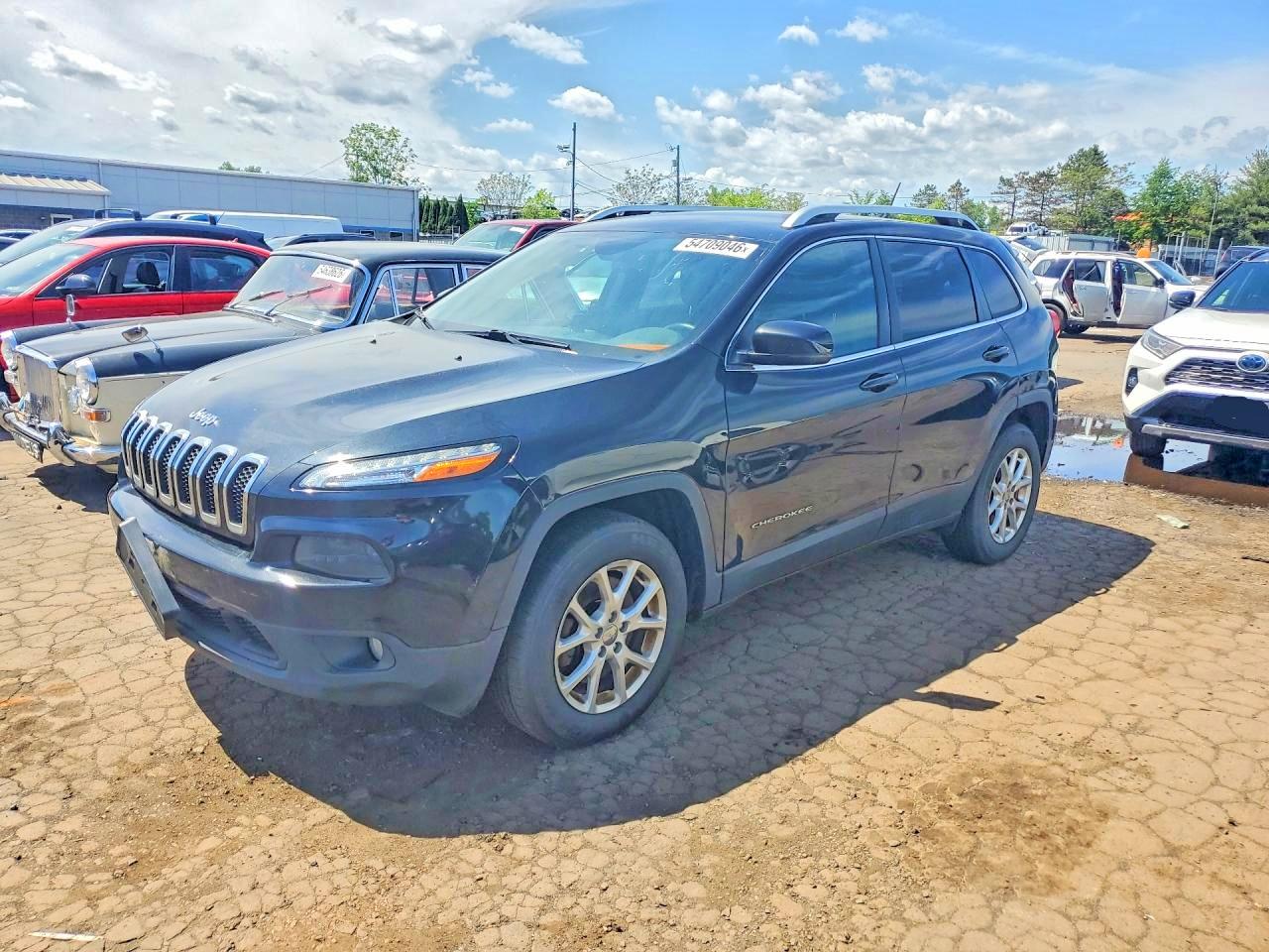 Salvage Jeep Cherokee Image