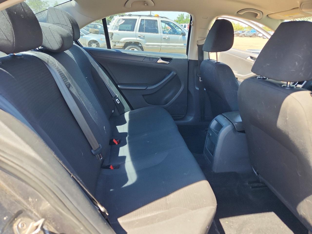 Volkswagen Jetta S
