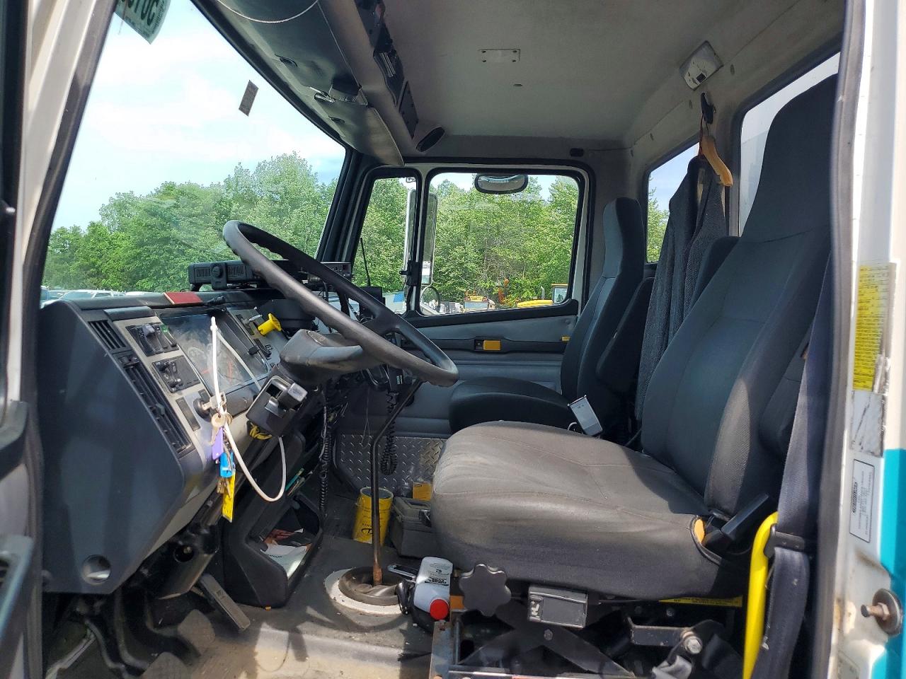 Freightliner Medium Conventional Fl60