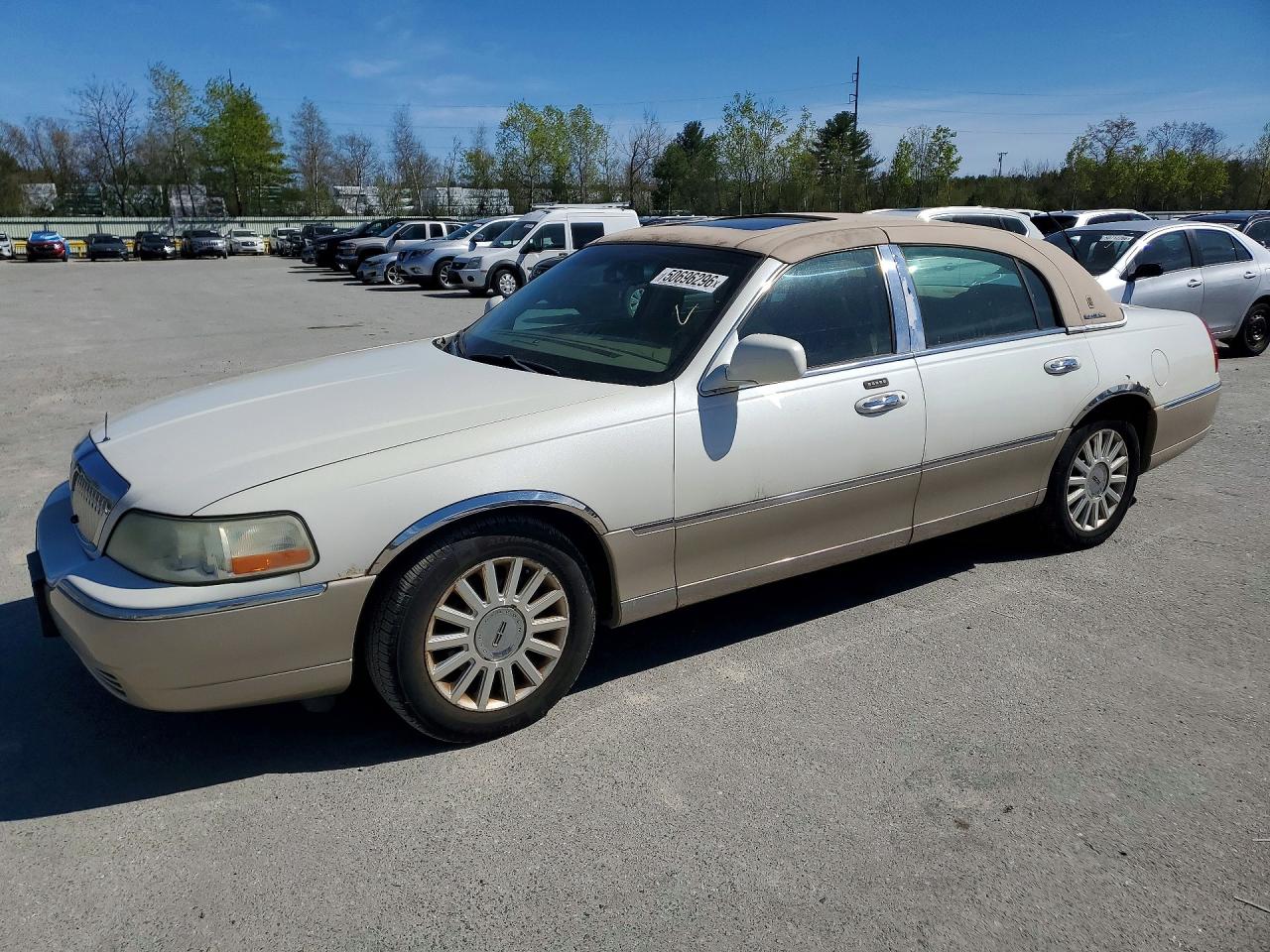 Salvage Lincoln Towncar Image