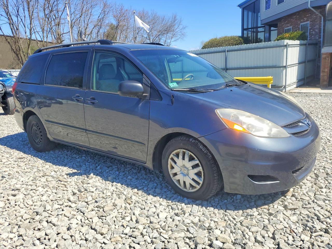 Toyota Sienna Le 7-passenger
