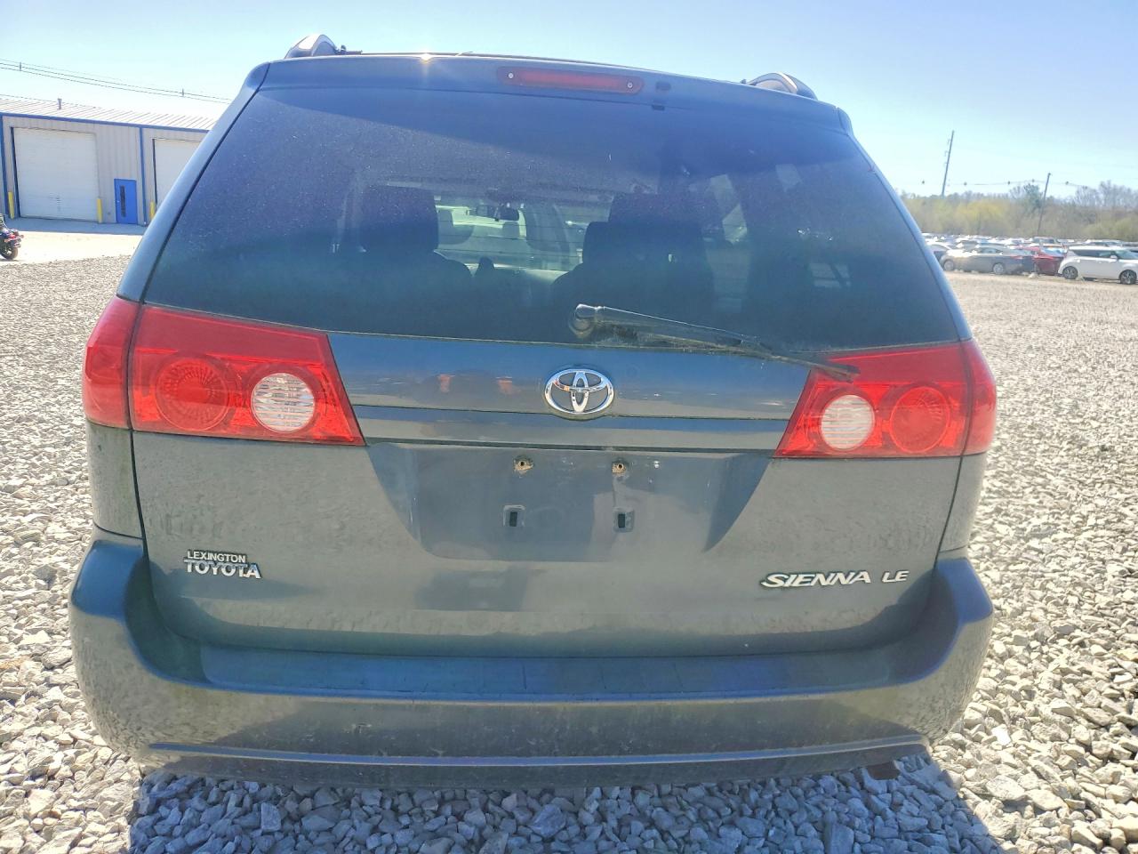 Toyota Sienna Le 7-passenger