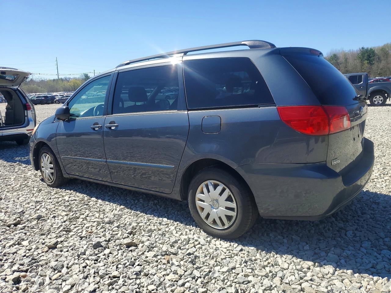 Toyota Sienna Le 7-passenger