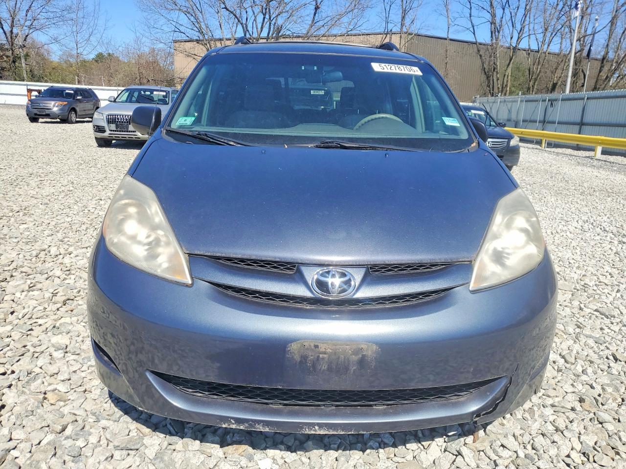 Toyota Sienna Le 7-passenger