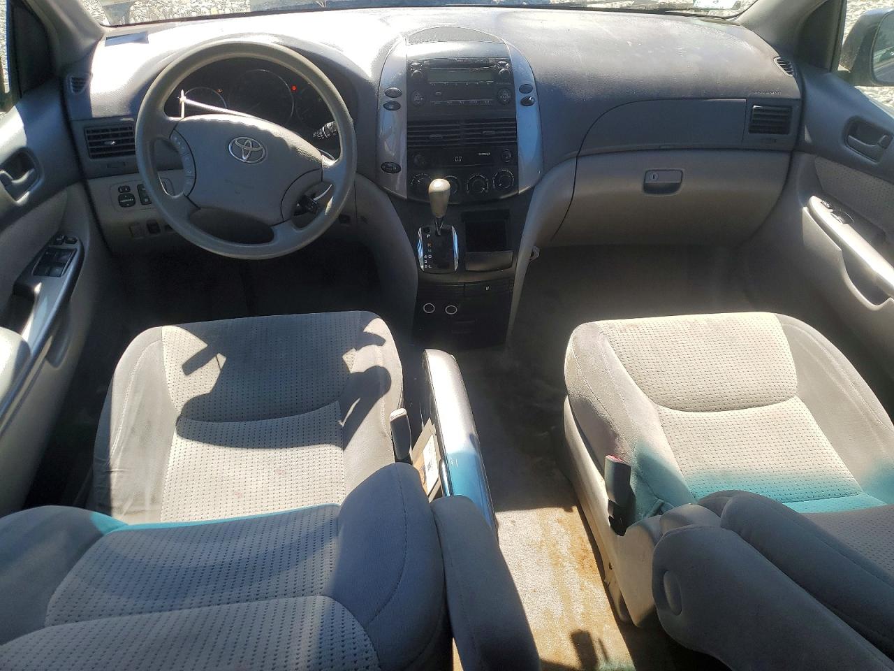 Toyota Sienna Le 7-passenger