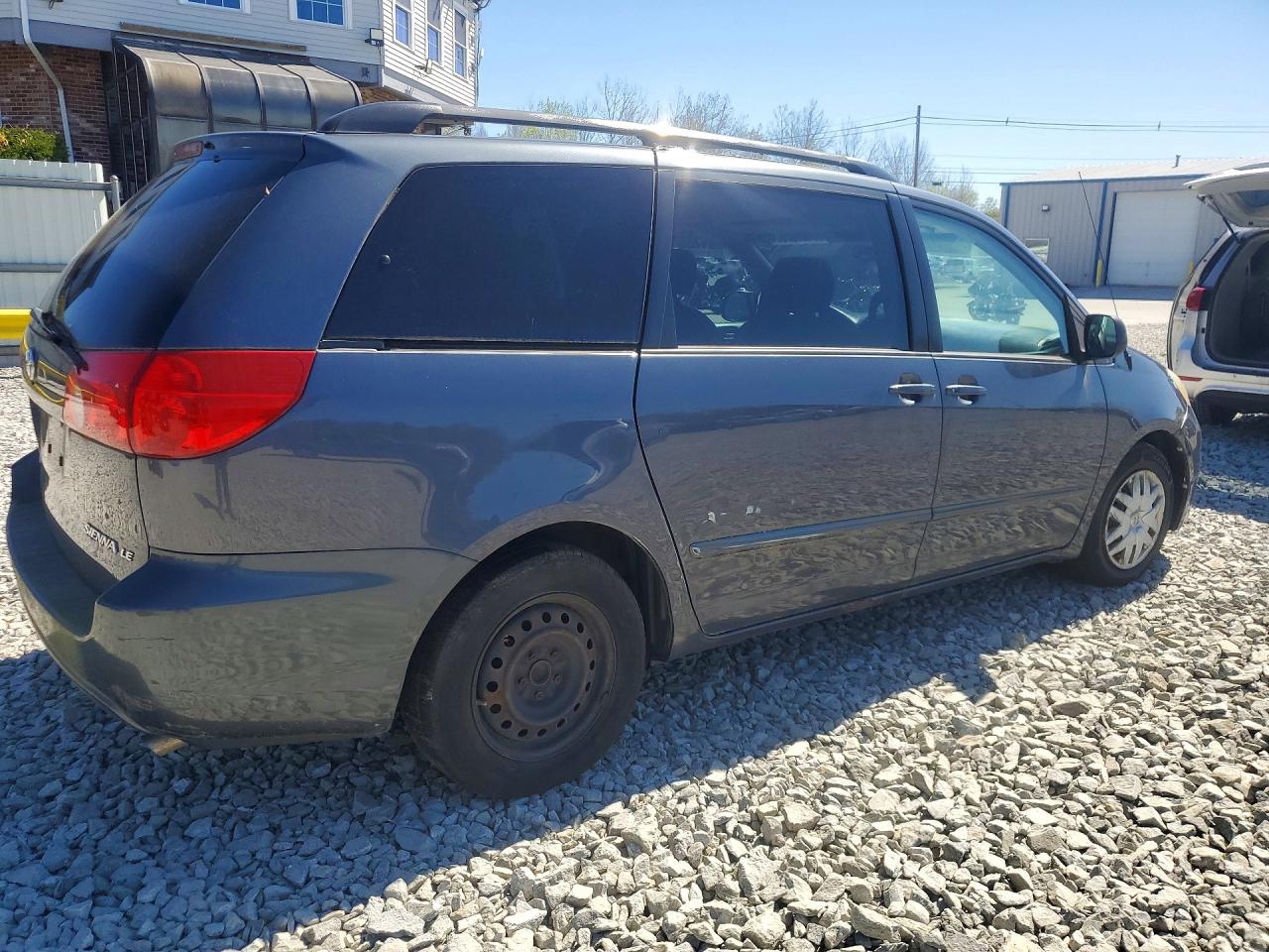 Toyota Sienna Le 7-passenger