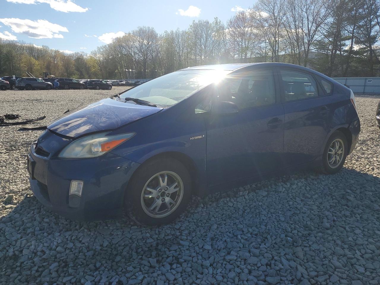 Salvage Toyota Prius Image