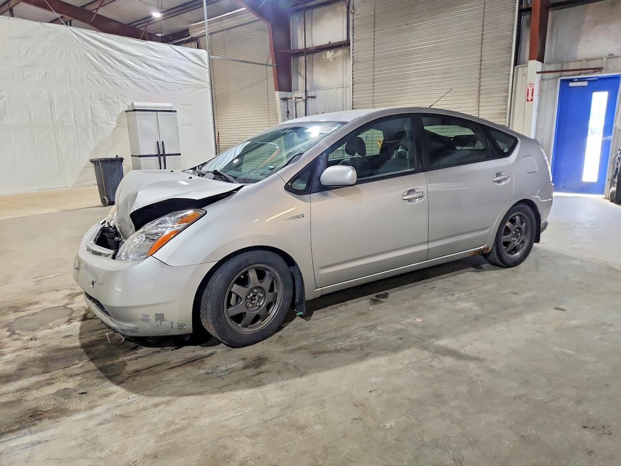 Salvage Toyota Prius Image