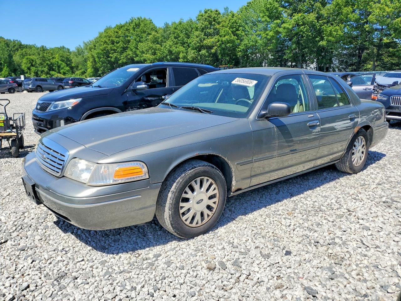 Salvage Ford Crown Vic Image