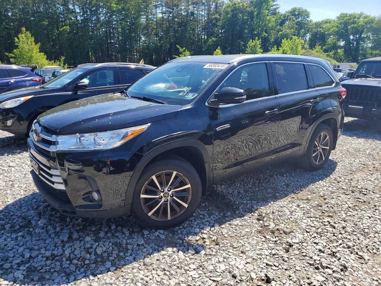 Salvage Toyota Highlander Image