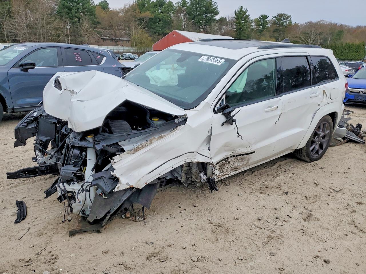 Salvage Jeep Cherokee Image