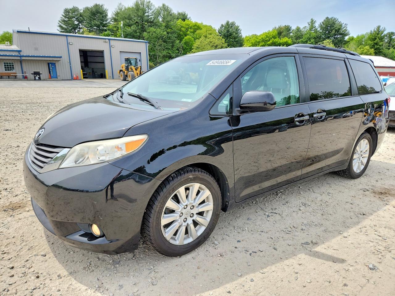 Salvage Toyota Sienna Image