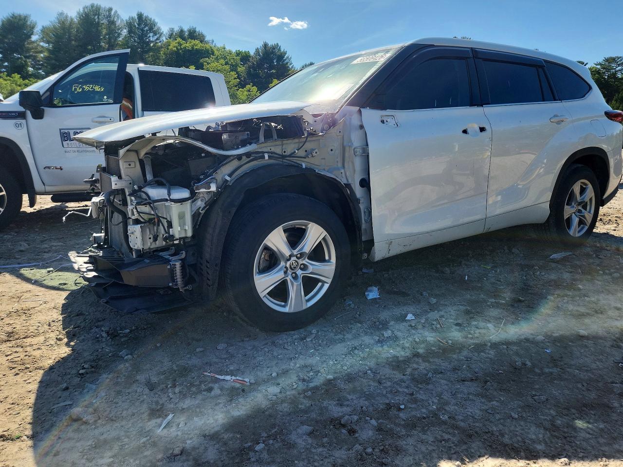 Salvage Toyota Highlander Image