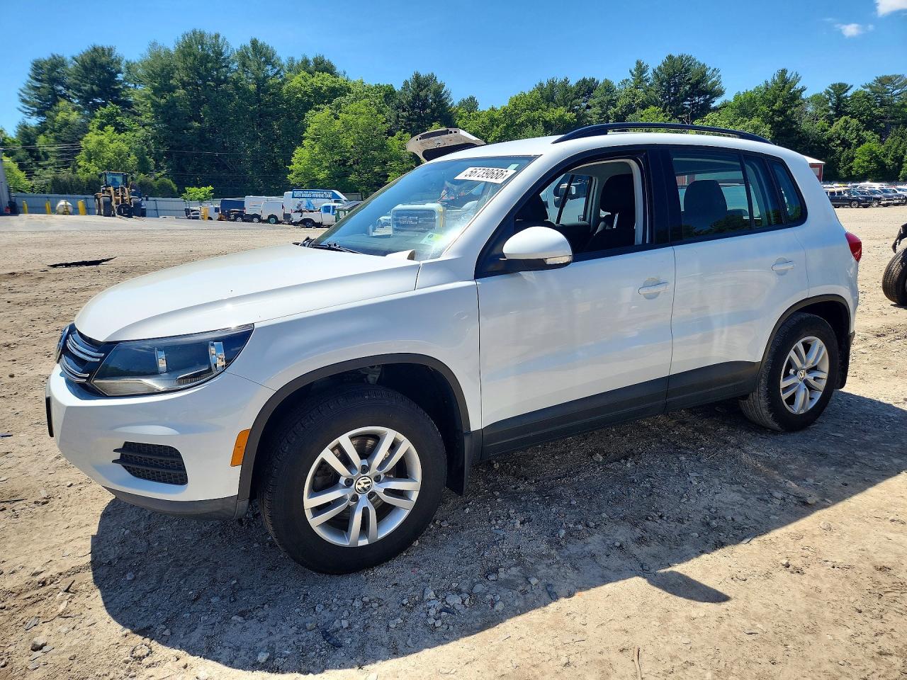 Salvage Volkswagen Tiguan Image