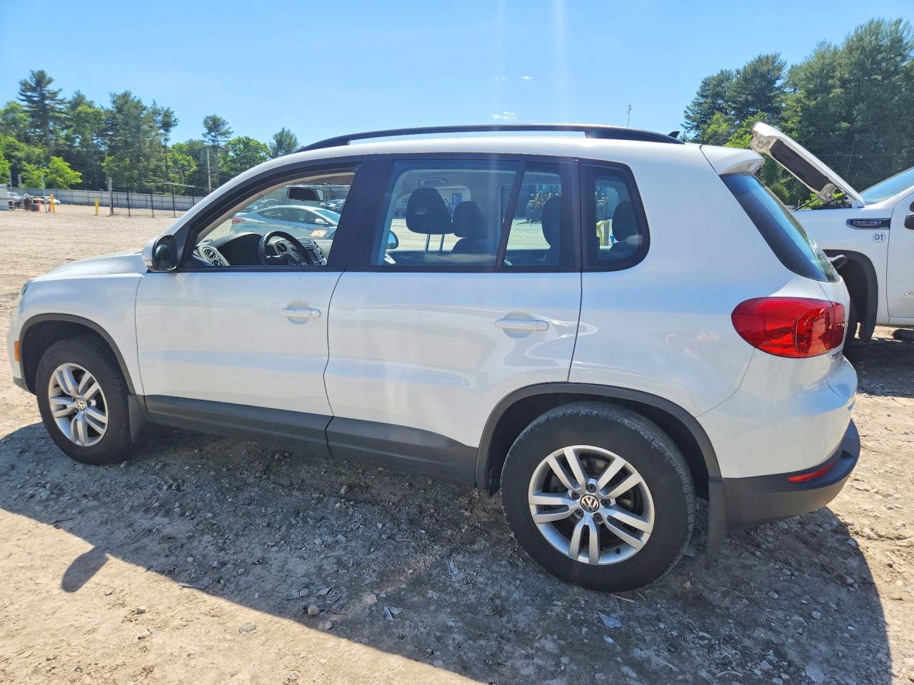 Volkswagen Tiguan S