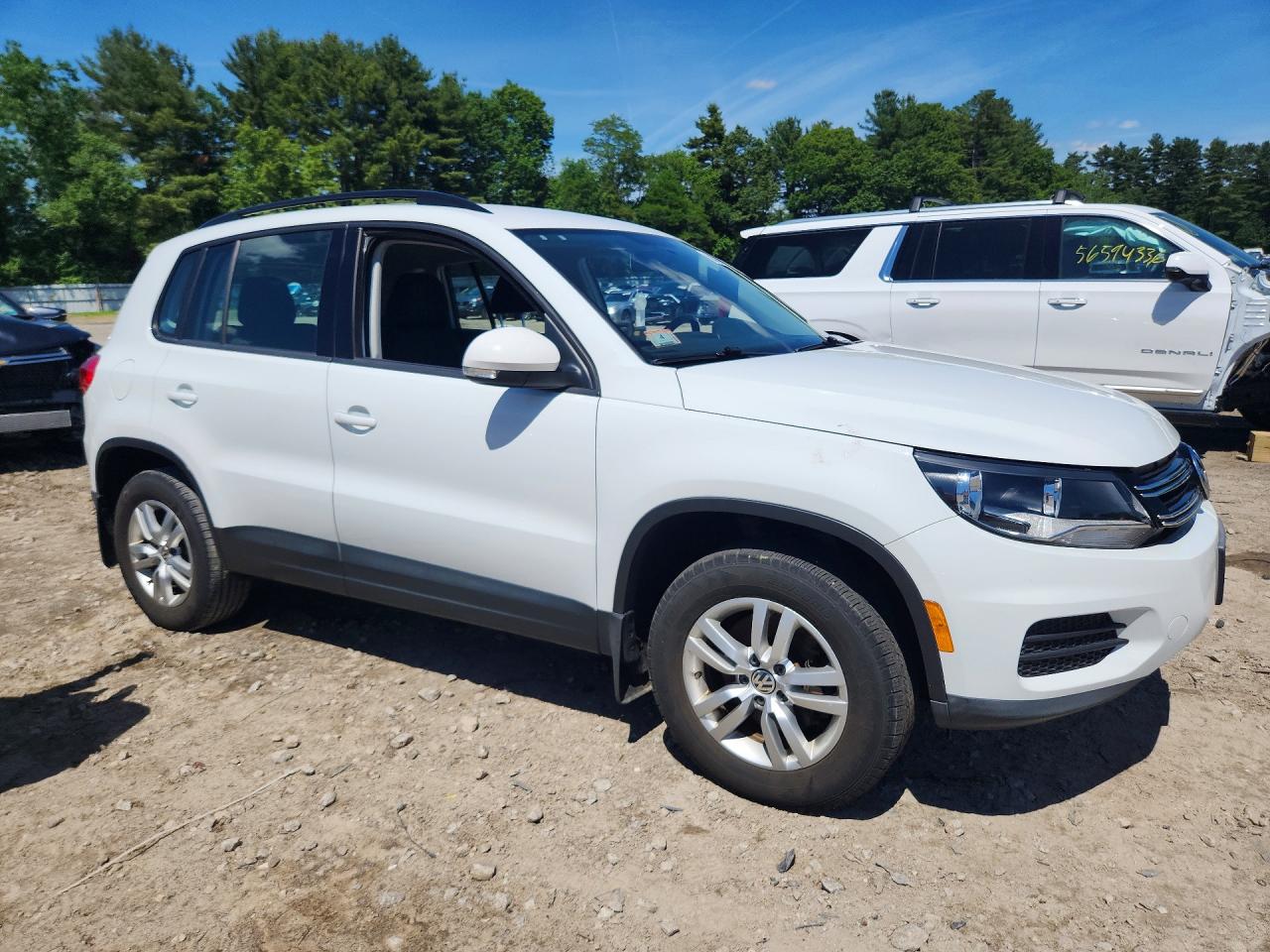 Volkswagen Tiguan S