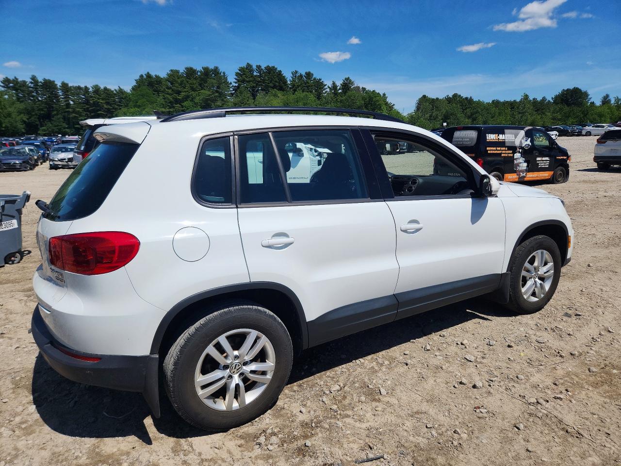 Volkswagen Tiguan S