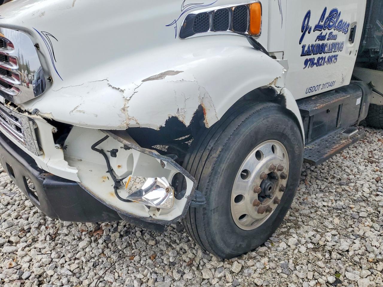 Sterling Truck M 7500
