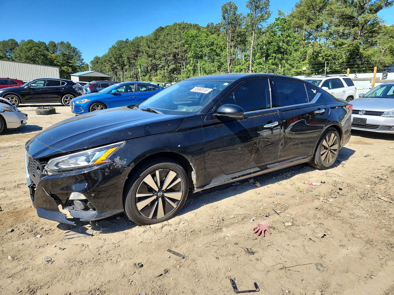 Salvage Nissan Altima Image